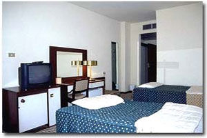 Commodore Hotel Аман Екстериор снимка