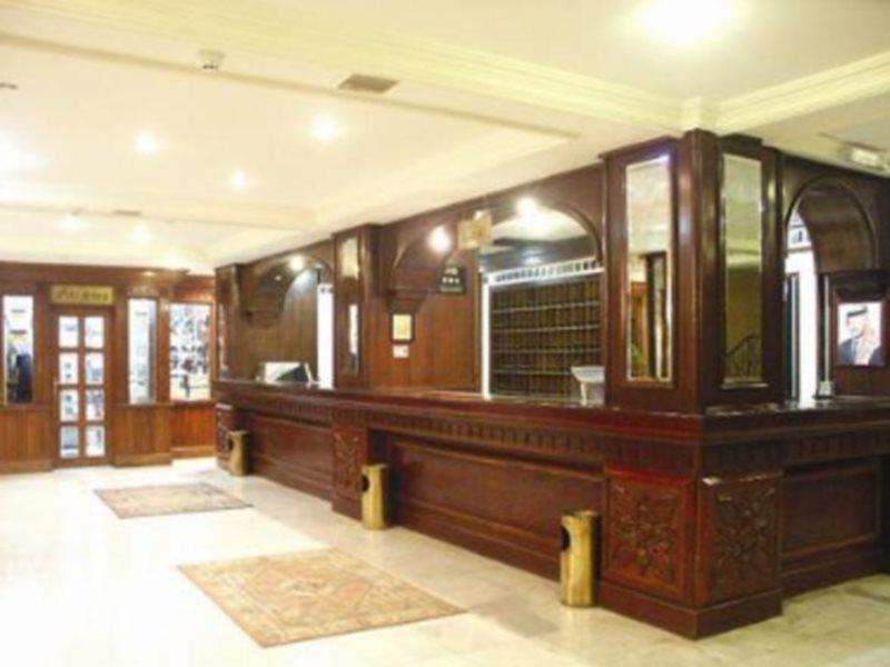 Commodore Hotel Аман Екстериор снимка