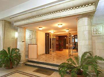 Commodore Hotel Аман Екстериор снимка
