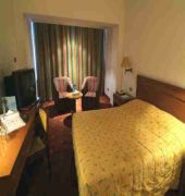 Commodore Hotel Аман Екстериор снимка